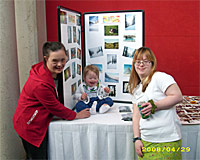 Bild: Foto von Eleanor Bailey, rechts, und anderen